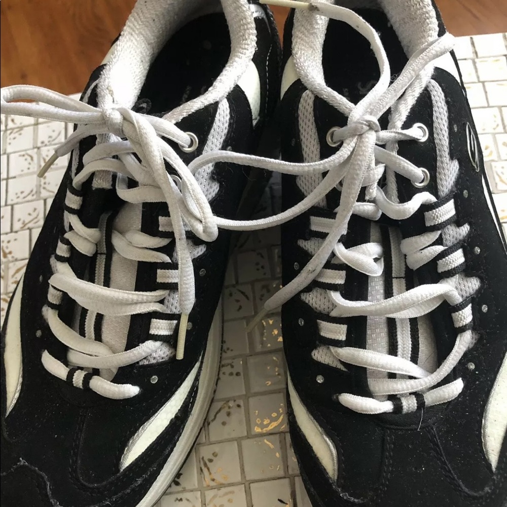 Skechers shape ups euc 7.5